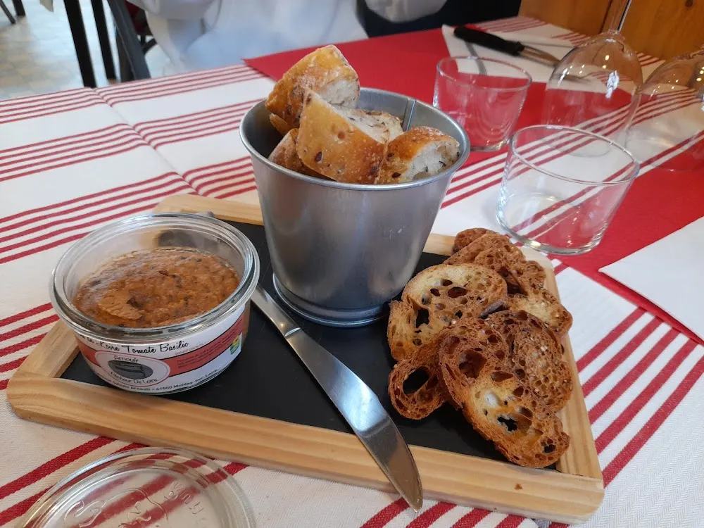 Terrine de Poisson de Loire Tomates Basilic À Partager